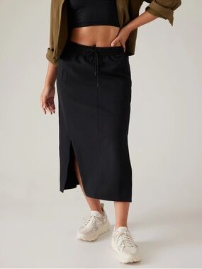 NWT Athleta Stride Black Midi Drawstring Skirt - Women’s size XXS
